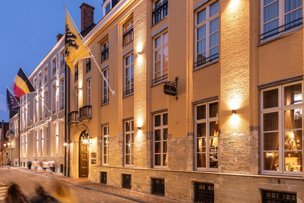 Grand Hotel Casselbergh exterior at night